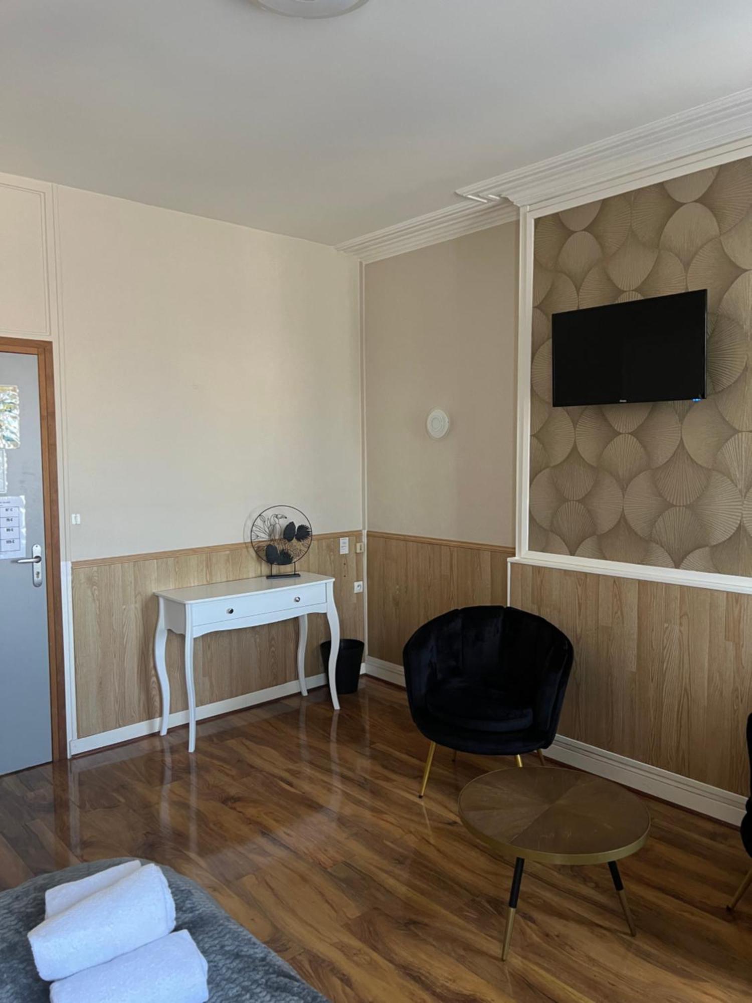 Hotel De La Gare Cherbourg-en-Cotentin Bagian luar foto