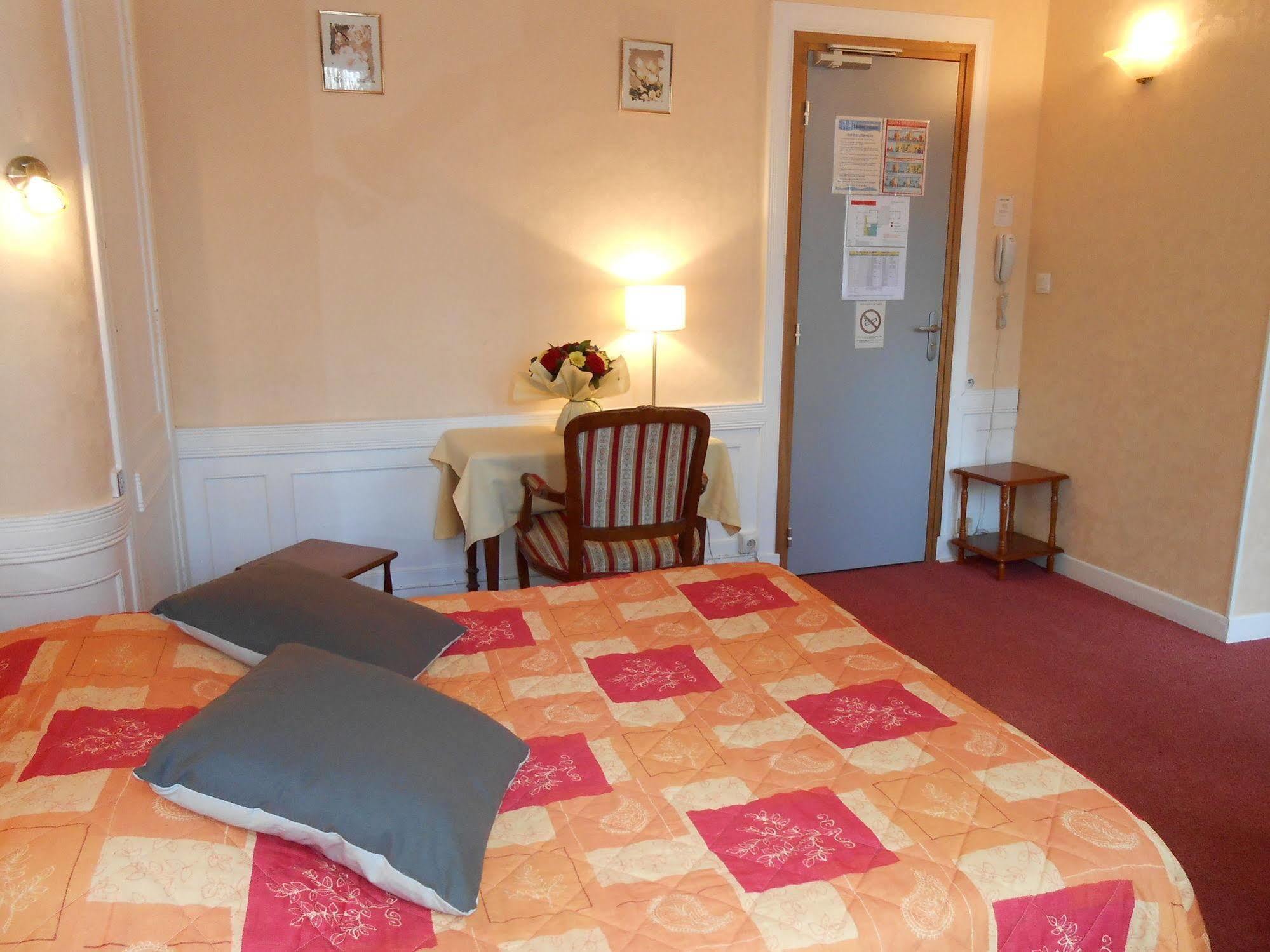 Hotel De La Gare Cherbourg-en-Cotentin Bagian luar foto