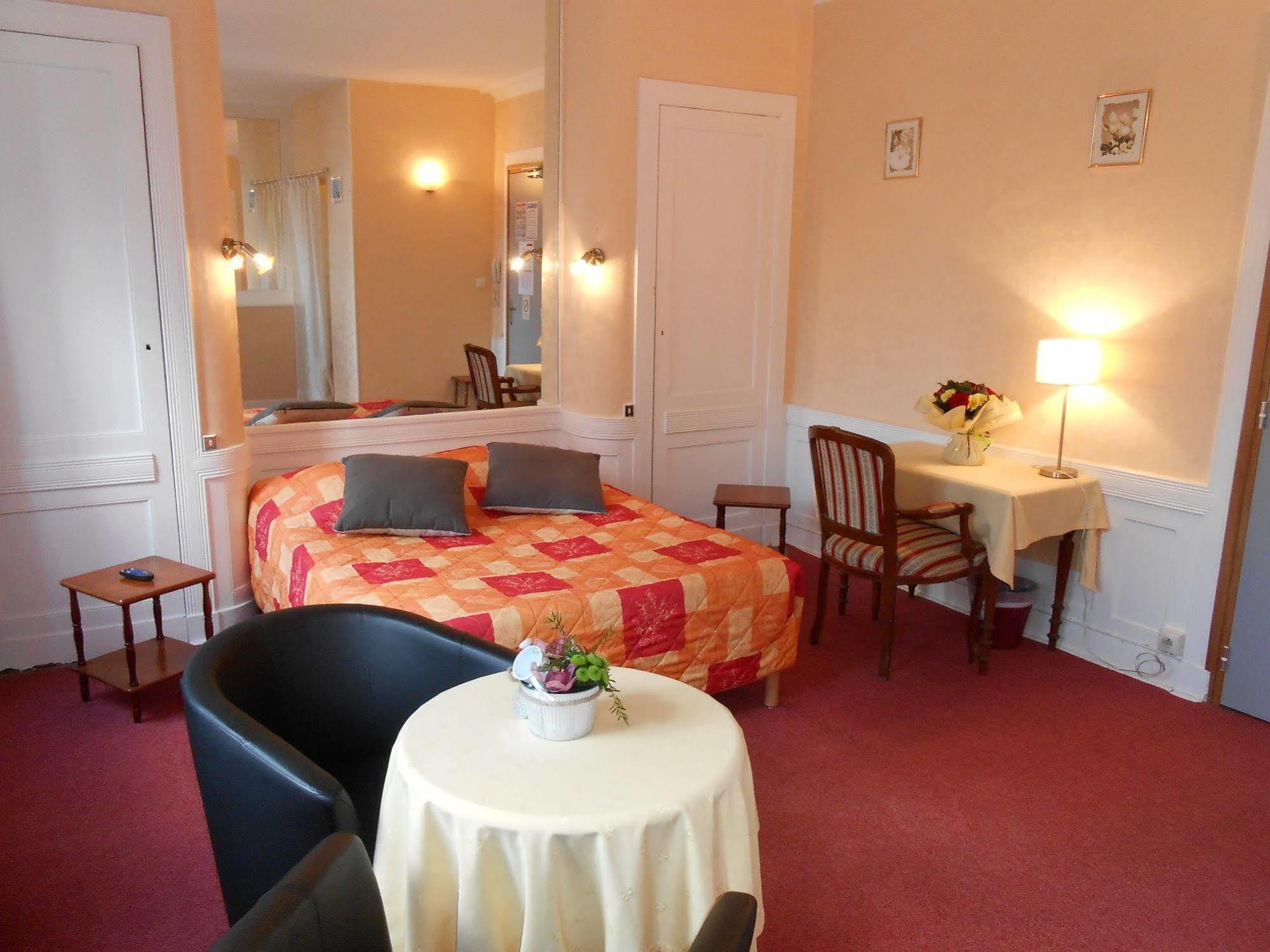 Hotel De La Gare Cherbourg-en-Cotentin Bagian luar foto