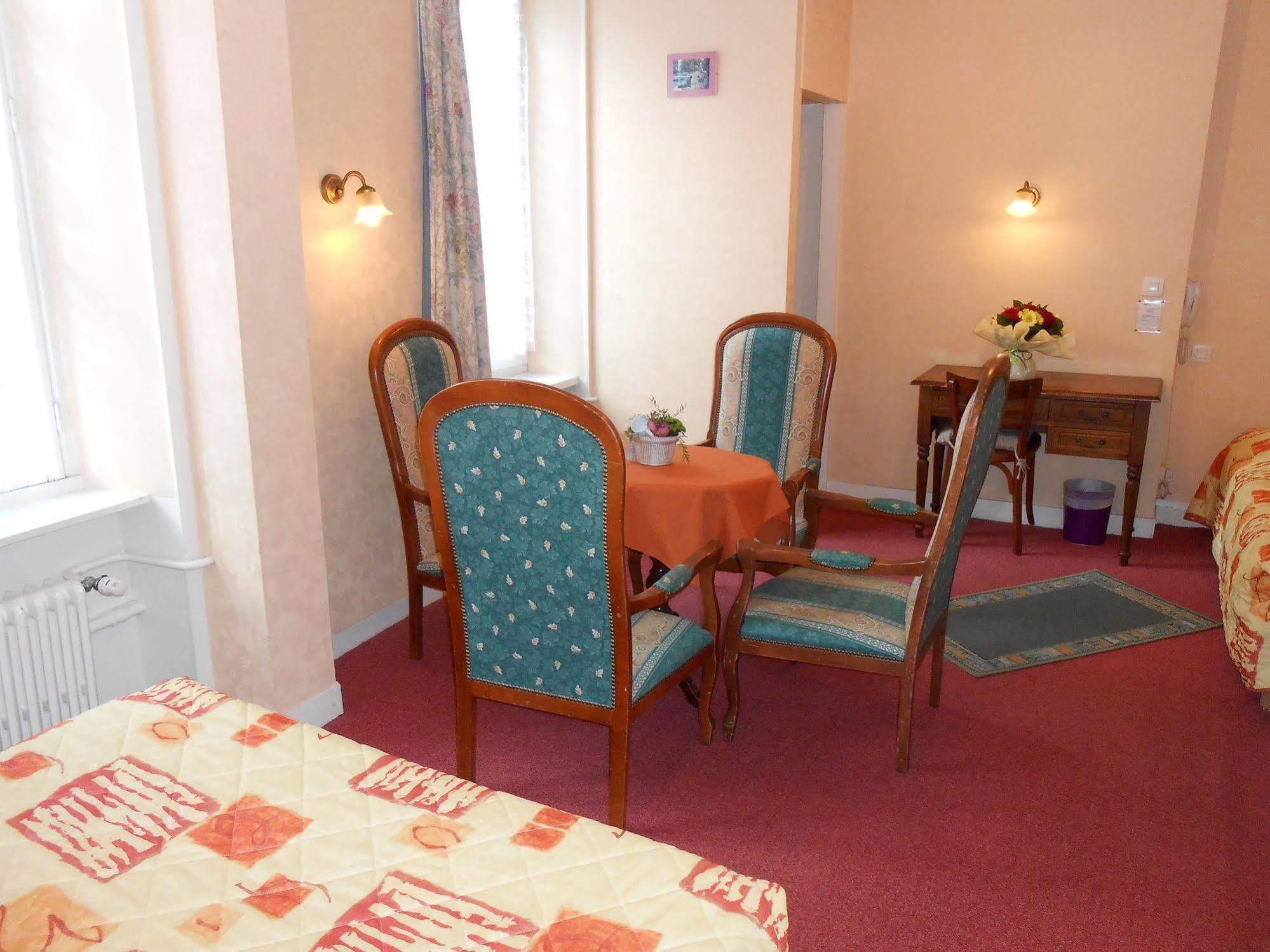 Hotel De La Gare Cherbourg-en-Cotentin Bagian luar foto